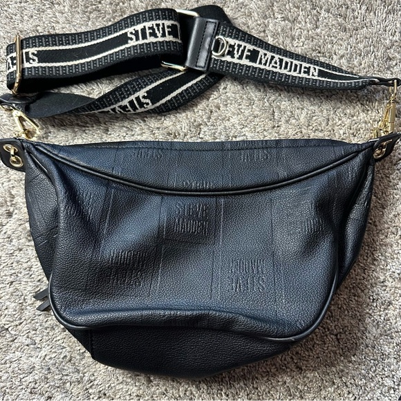 Steve Madden Bsamm Crossbody sling Bag Black faux leather gold hardware punk - Picture 3 of 8